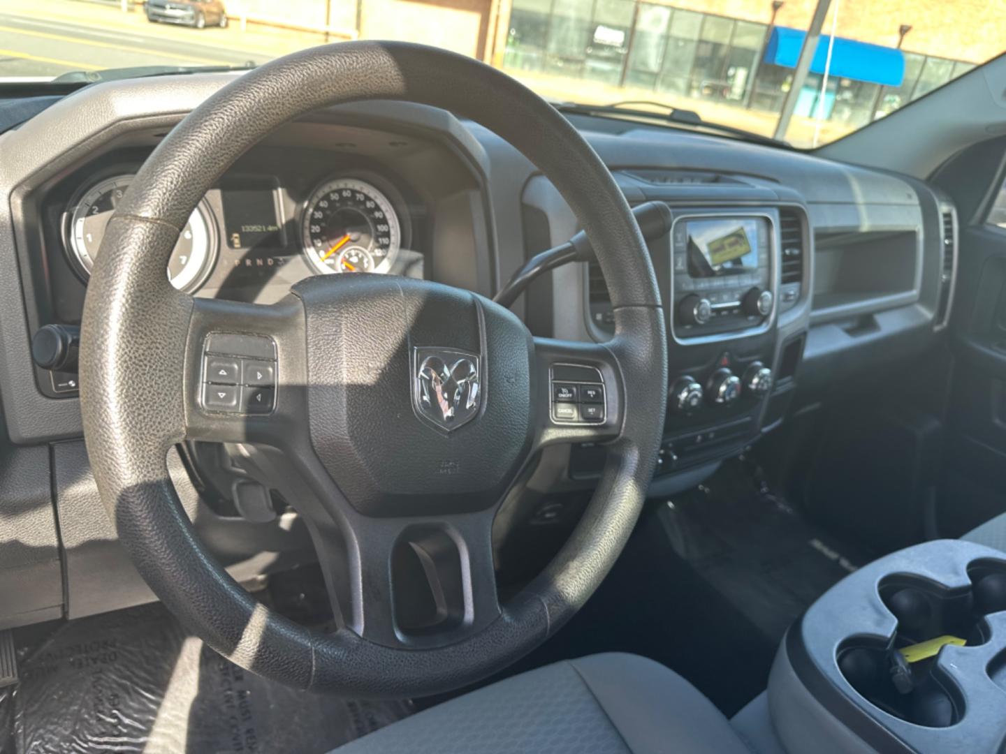 2013 RAM 1500 Tradesman Quad Cab 4WD (1C6RR7FT8DS) with an 5.7L V8 OHV 16V engine, 6-Speed Automatic transmission, located at 419 N 18th St., Monroe, LA, 71201, (318) 410-9250, 32.514370, -92.105133 - Photo#2